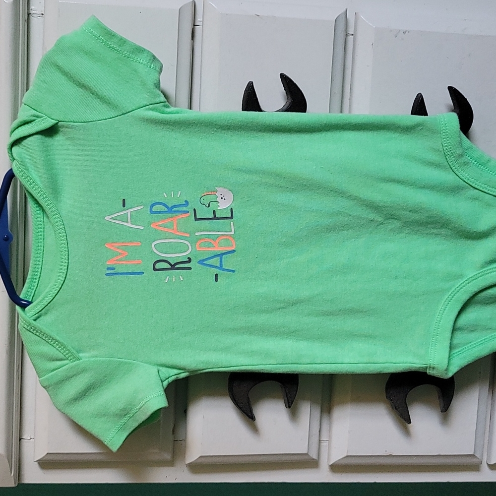 Carters short sleeved onesie and pant set
